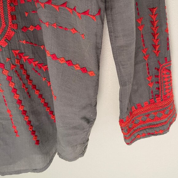 JOHNNY WAS Biya Grey Top; Red Embroidery: NWOT!! XS (Runs Large): P2P 20 3/4" - Picture 5 of 7
